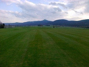 Golf Machnín Liberec - pohled na Ještěd